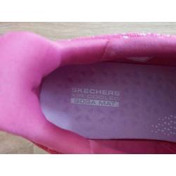 Schoenen25 - Zgan roze skechers maat 39 (1)