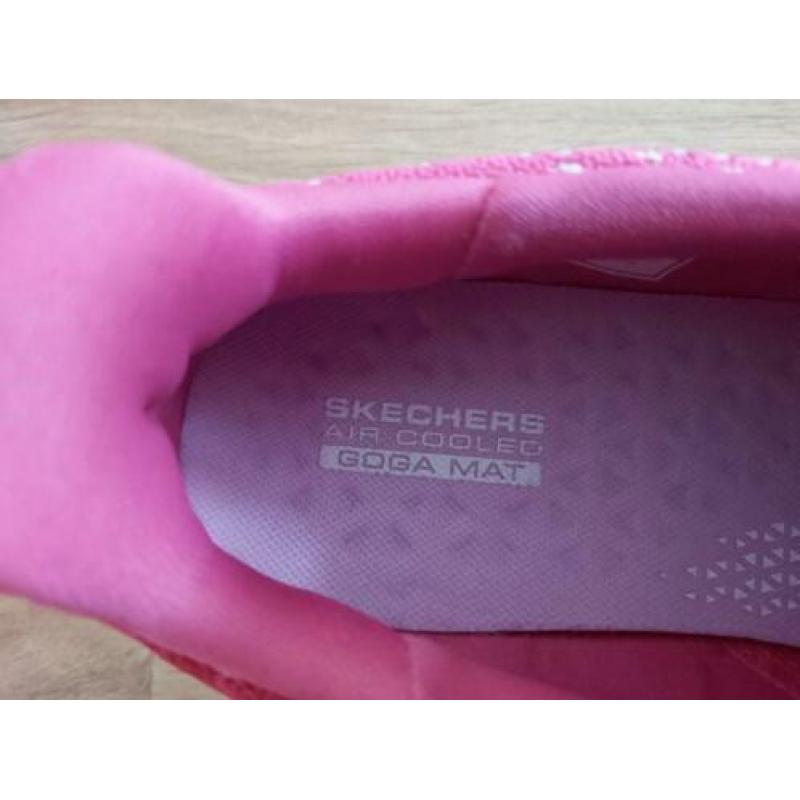 Schoenen25 - Zgan roze skechers maat 39 (1)