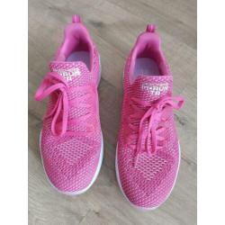 Schoenen25 - Zgan roze skechers maat 39 (1)