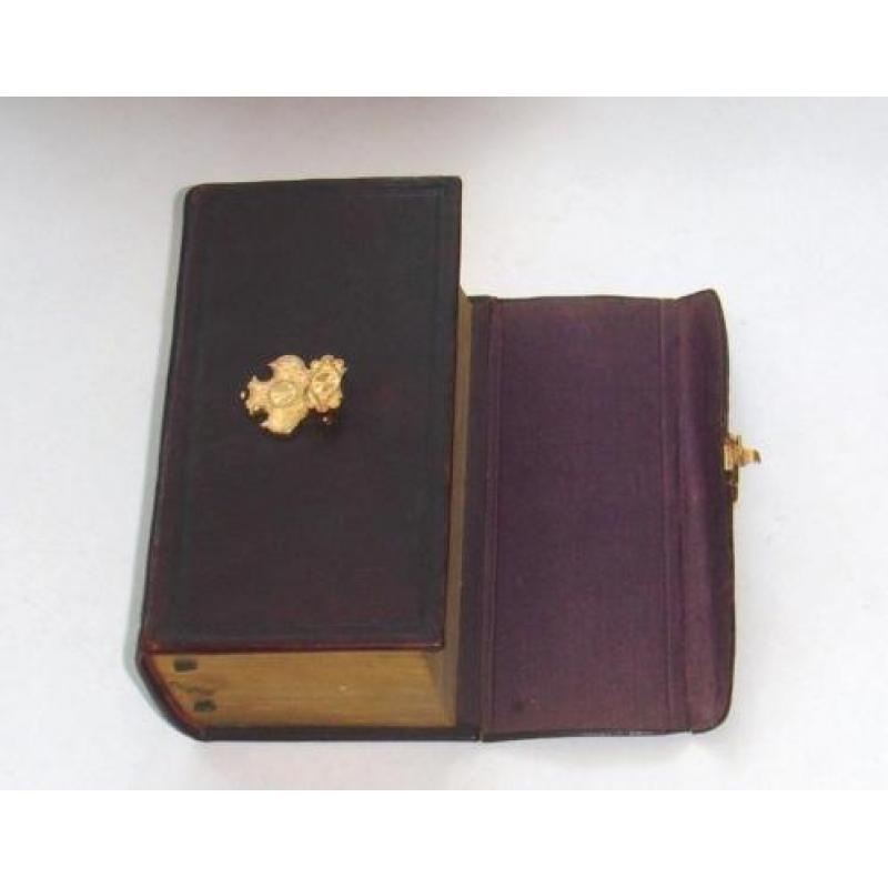 Antiek Bijbel met gouden slot uit ca 1840-1880
