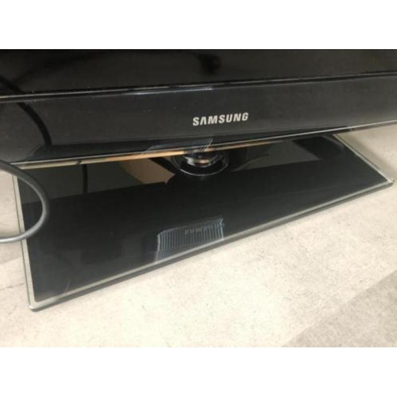 ZGAN: Samsung tv 32 inch (le32b550)