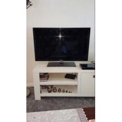 Samsung Tv en Philips Tv met Tv meubel
